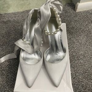 *NWOT* Women's Pearl Silver Wedding Shoes / size 5